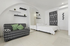 Black and White apartment by Wonderful Italy, Catania